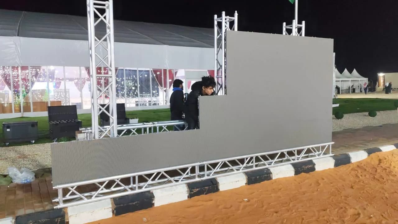 تركيب Truss وشاشة